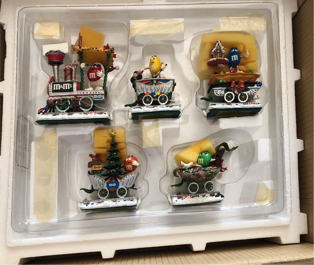 Danbury Mint M&M Christmas Train  ornament collectible - Main Image 2