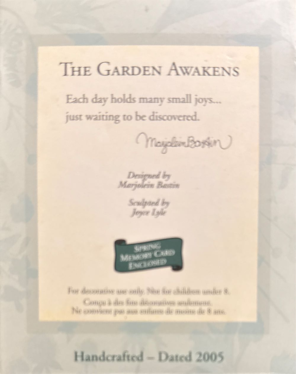 The Garden Awakens - Natures Sketchbook (Marjolein Bastin) ornament collectible [Barcode 015012859546] - Main Image 2