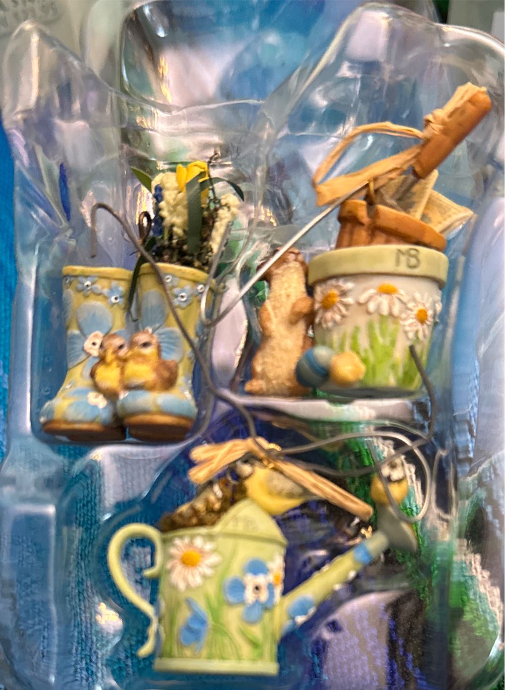 The Garden Awakens - Natures Sketchbook (Marjolein Bastin) ornament collectible [Barcode 015012859546] - Main Image 4