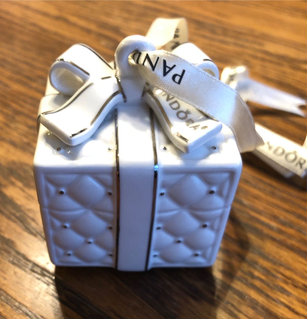 Pandora Gift Box Porcelain Ornament  ornament collectible [Barcode 5700302492248] - Main Image 2
