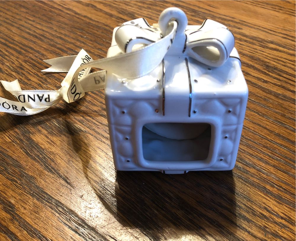 Pandora Gift Box Porcelain Ornament  ornament collectible [Barcode 5700302492248] - Main Image 3