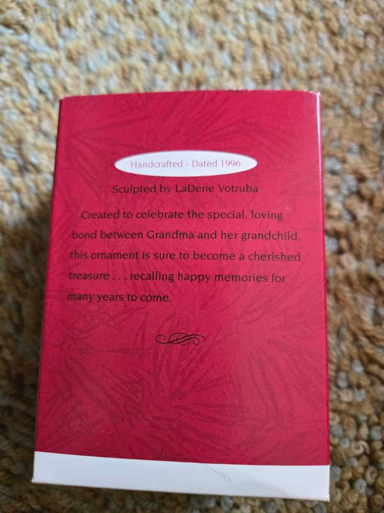 Grandma - Grandma ornament collectible [Barcode 015012305470] - Main Image 2