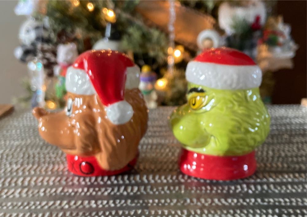 Christmas. Salt & Pepper. Grinch.  ornament collectible - Main Image 3