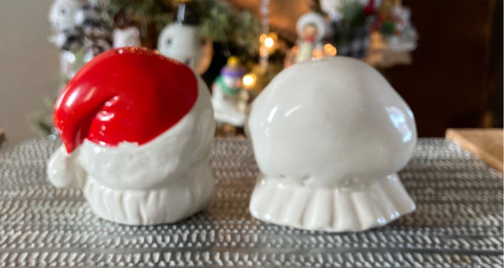 Christmas. Salt & Pepper. Mr & Mrs Claus.  ornament collectible - Main Image 2