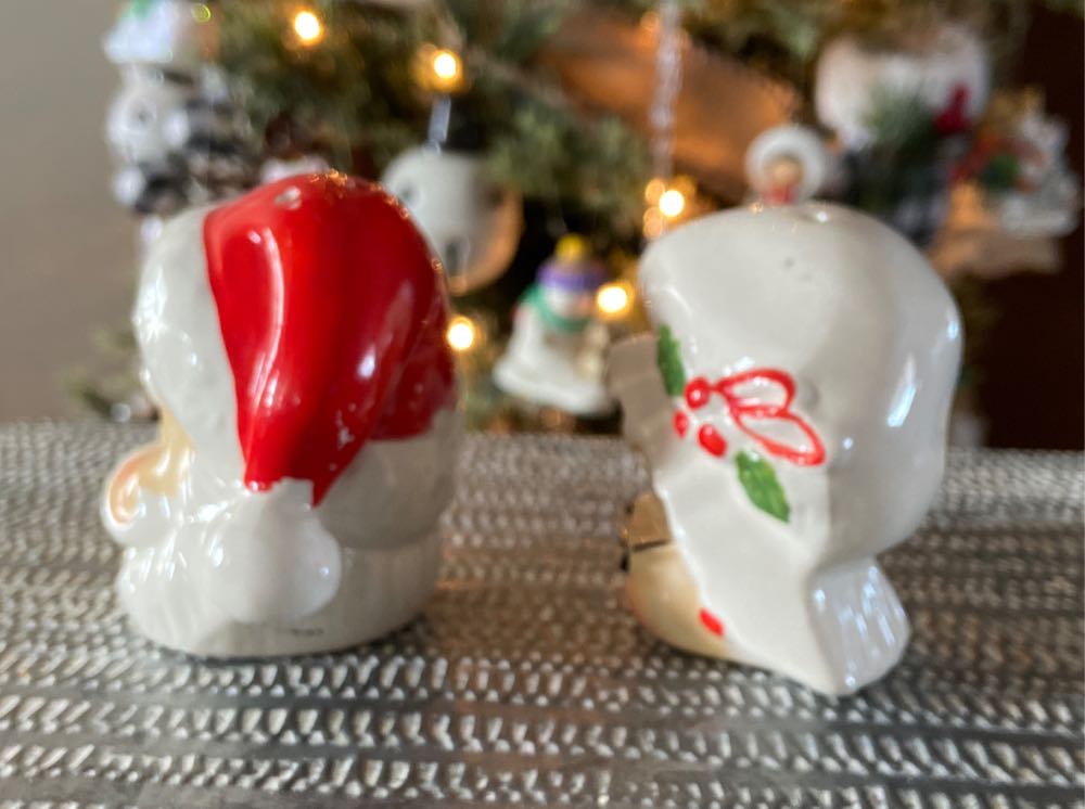 Christmas. Salt & Pepper. Mr & Mrs Claus.  ornament collectible - Main Image 3