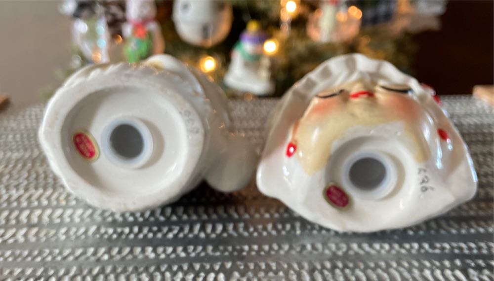 Christmas. Salt & Pepper. Mr & Mrs Claus.  ornament collectible - Main Image 4