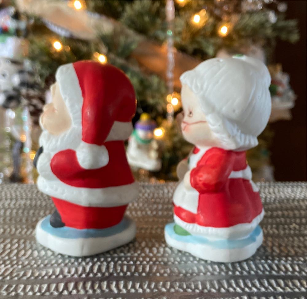 Christmas. Salt & Pepper. Mr & Mrs Claus.  ornament collectible - Main Image 3