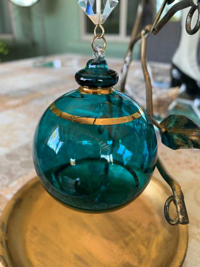 Perfect Harmony - Hope - Etched Glass Hallmark - Perfect Harmony ornament collectible [Barcode 015012706253] - Main Image 2