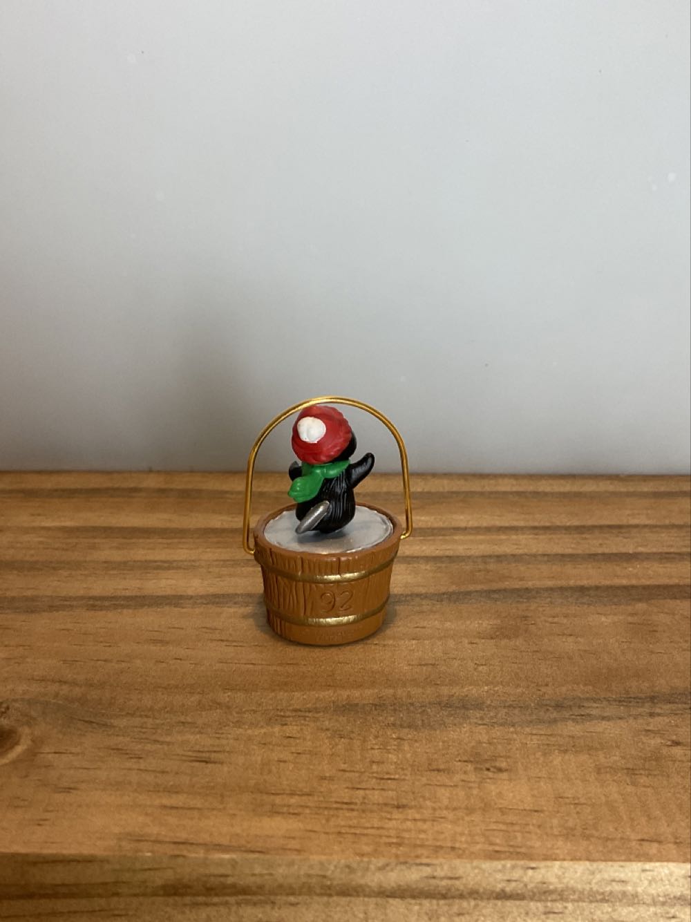 Penguin skating  (Christmas) ornament collectible - Main Image 2