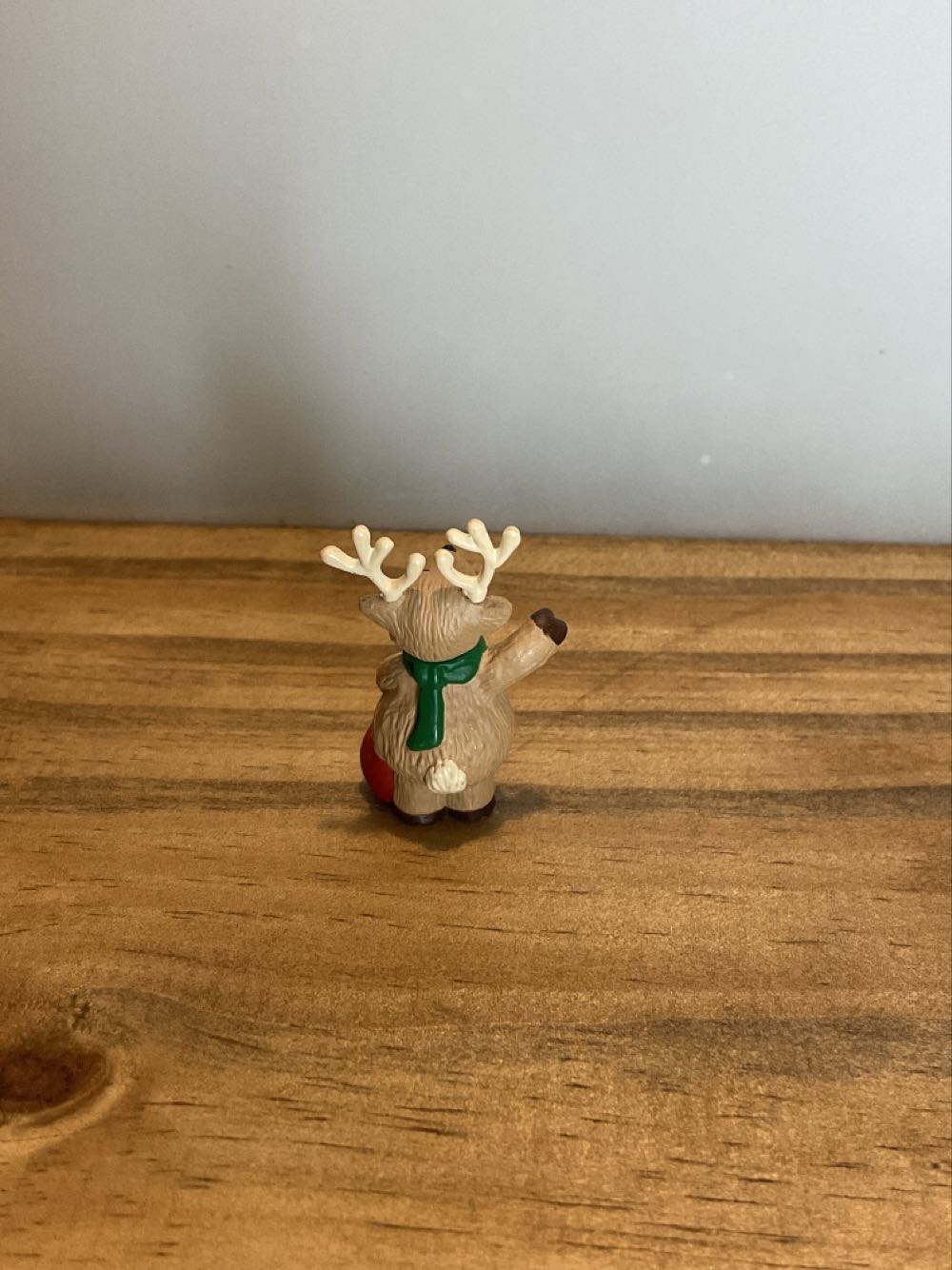 Waving reindeer  (Christmas) ornament collectible - Main Image 2