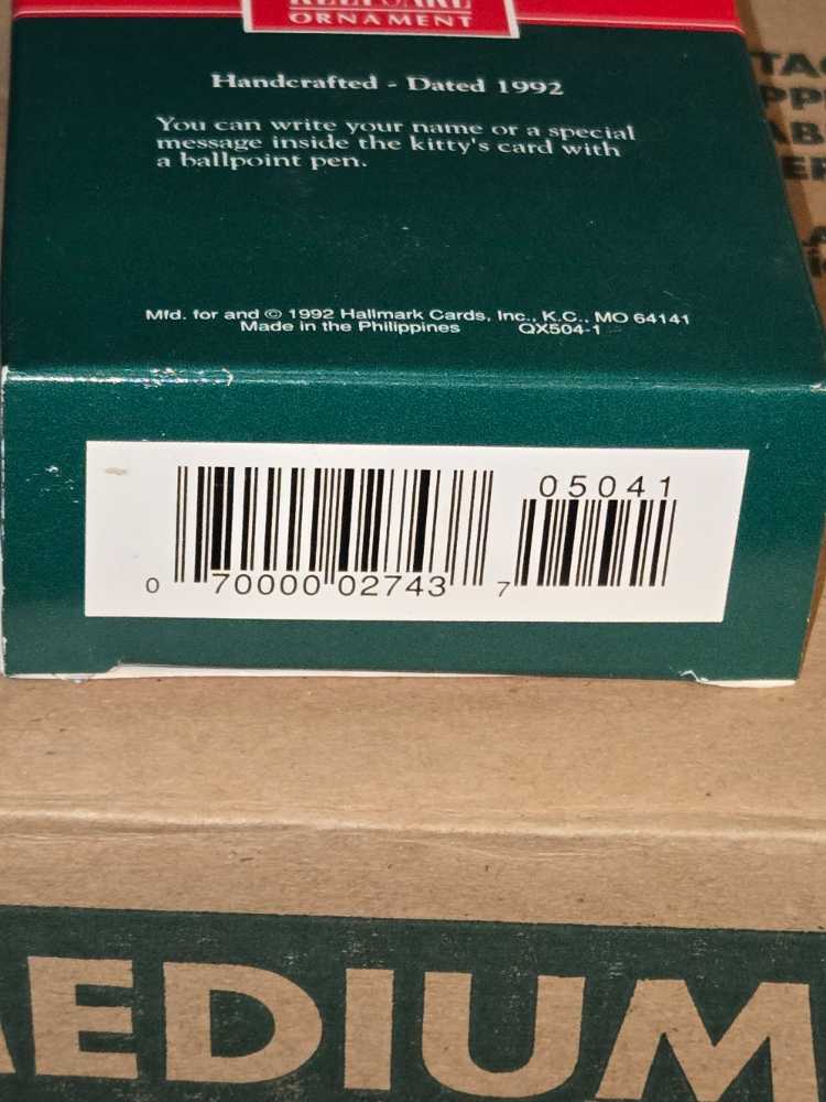 Friendly Greetings  (Cat) ornament collectible [Barcode 070000027437] - Main Image 3