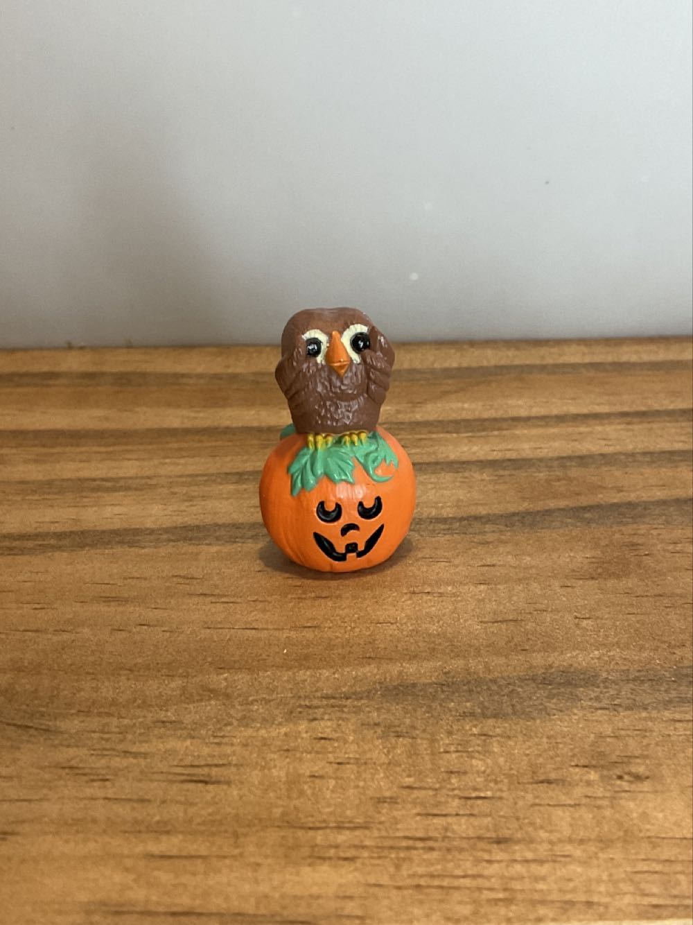 Owl On Pumpkin  (Halloween) ornament collectible - Main Image 1