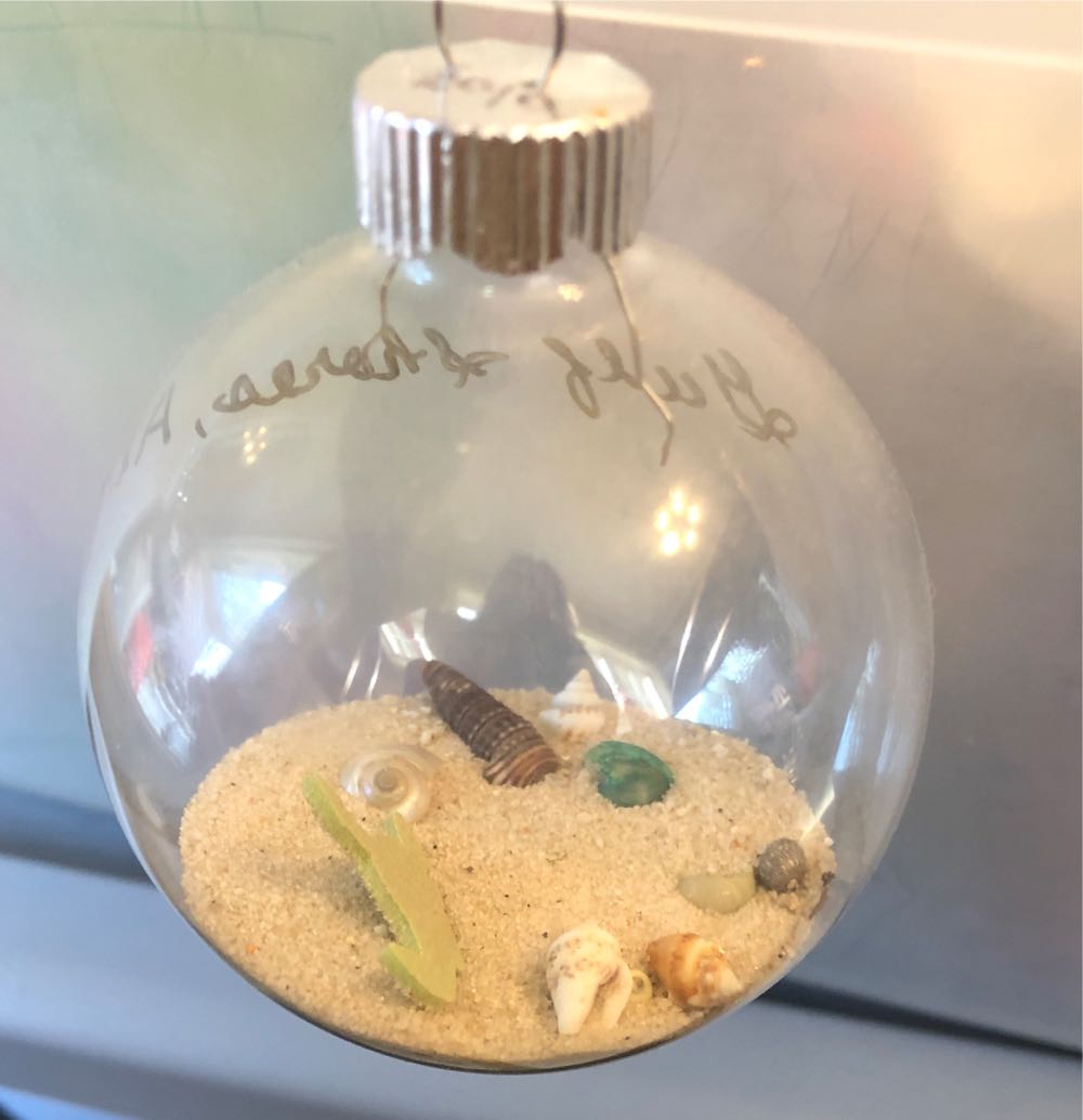 Guld Shores Ball  ornament collectible - Main Image 2