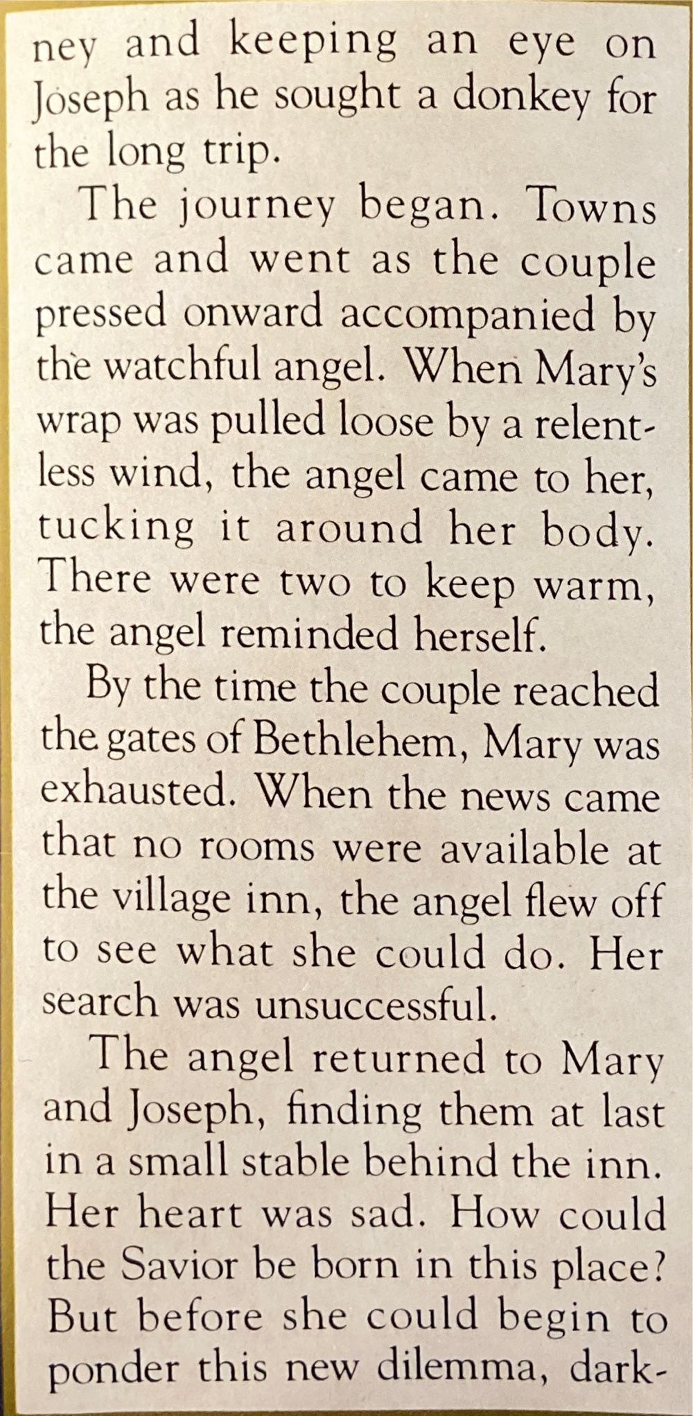 Fontanini. The Standing Angel. Nativity Villager Figurine  ornament collectible [Barcode 089945725193] - Main Image 3