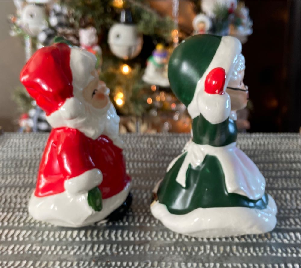 Christmas. Salt & Pepper. Mr & Mrs Claus.  ornament collectible - Main Image 2