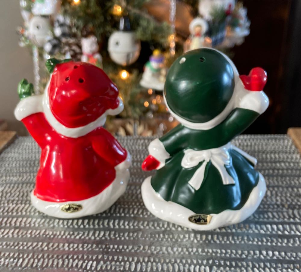 Christmas. Salt & Pepper. Mr & Mrs Claus.  ornament collectible - Main Image 3