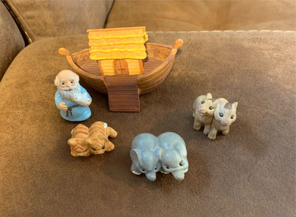 Noah and Friends - Merry Miniatures / Noah and Friends (Noah’s Ark, Merry Miniatures) ornament collectible [Barcode 015012307924] - Main Image 3