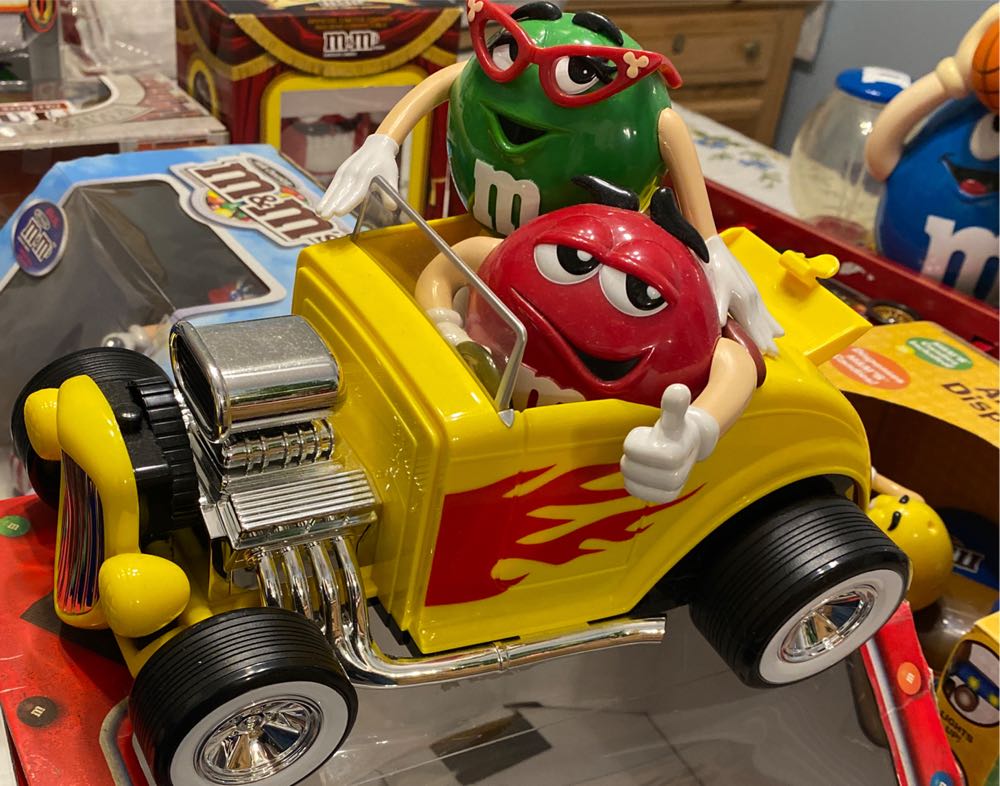 M&m’s Candy Dispenser Rebel Without A Clue Yellow  ornament collectible [Barcode 040000105589] - Main Image 2