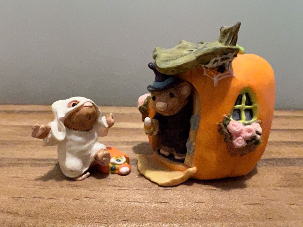 Happy Haunting - Mouse Trick Or Treat (Halloween) ornament collectible - Main Image 2