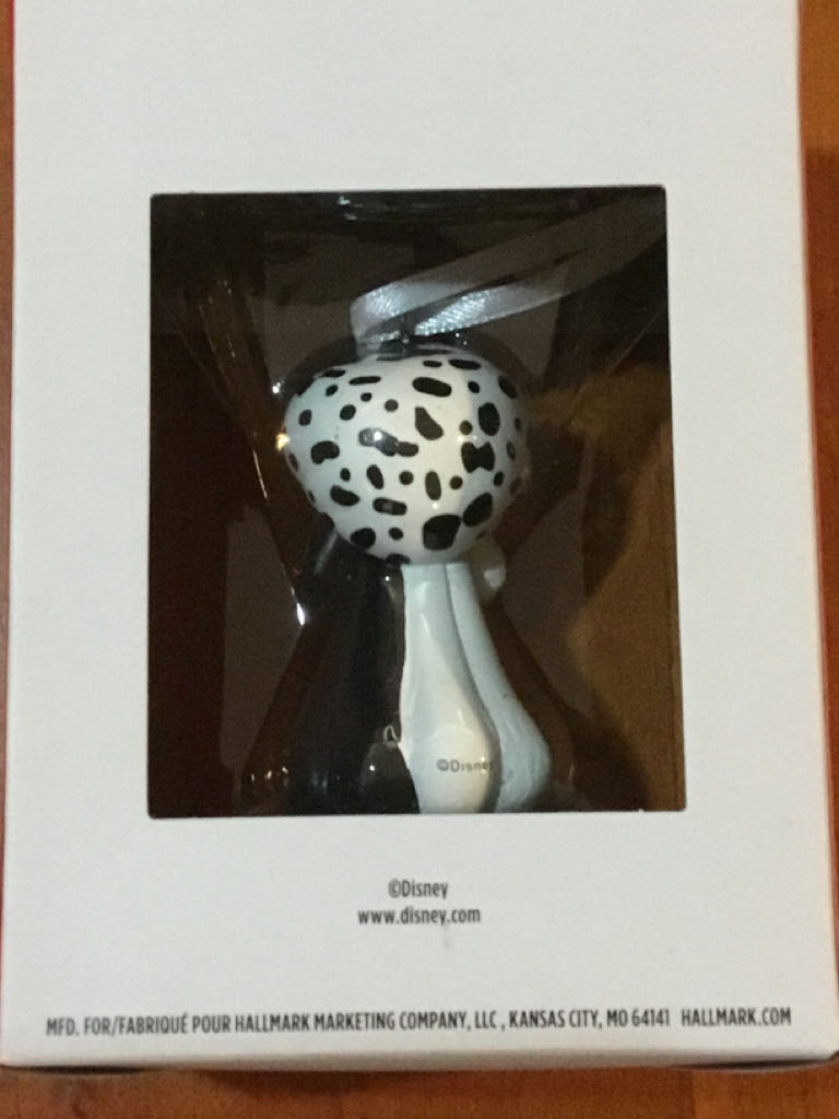 Cruella De Vil - Disney 101 Dalmatians (Disney Villians) ornament collectible [Barcode 763795720712] - Main Image 2