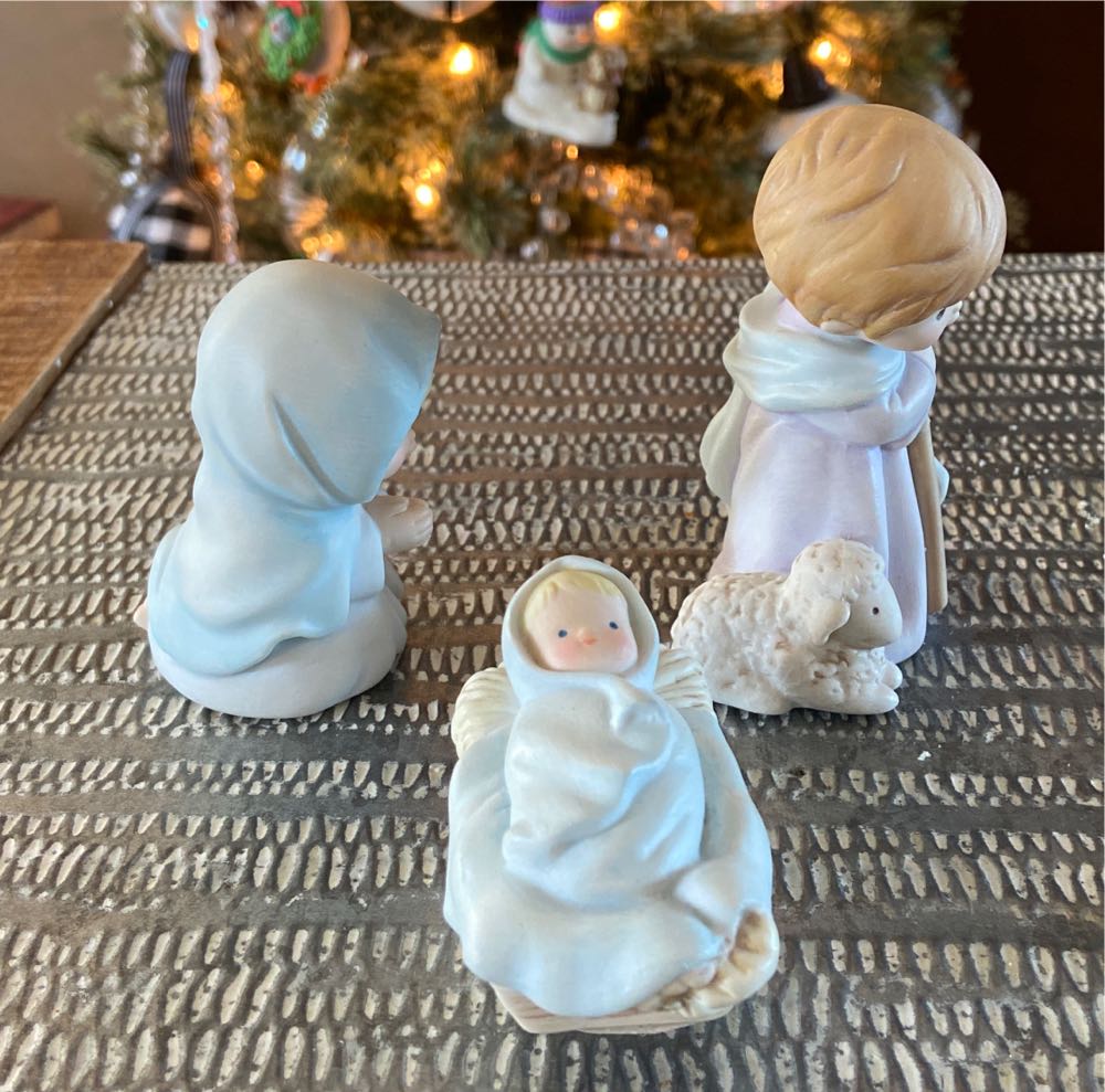 Christmas Nativity. Heavenly Blessings Nativity Collection. The Holy Family.  - Heavenly Blessings Nativity Collection (Avon: The Holy Family) ornament collectible - Main Image 3