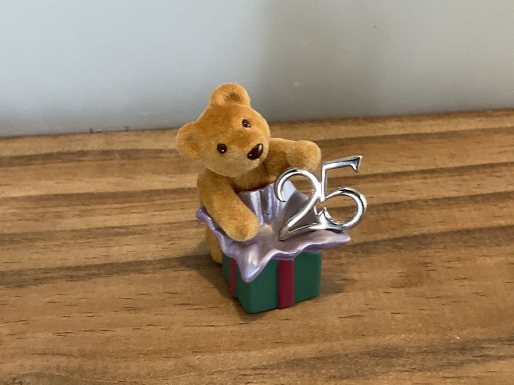 25th anniversary edition bears  ornament collectible - Main Image 2