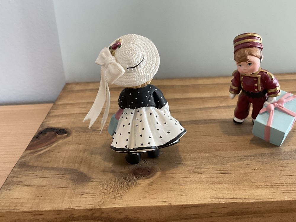 Madame Alexander - Park Avenue Wendy - Madame Alexander (Everyday) ornament collectible - Main Image 3