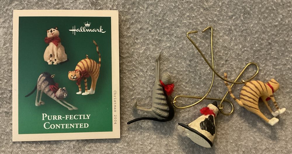 Purr-fectly Contented - Hallmark Miniature (Miniature) ornament collectible [Barcode 015012782073] - Main Image 4