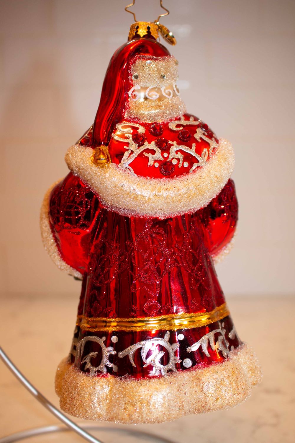 Santa Lights The Way - Santas ornament collectible [Barcode 645001509857] - Main Image 2