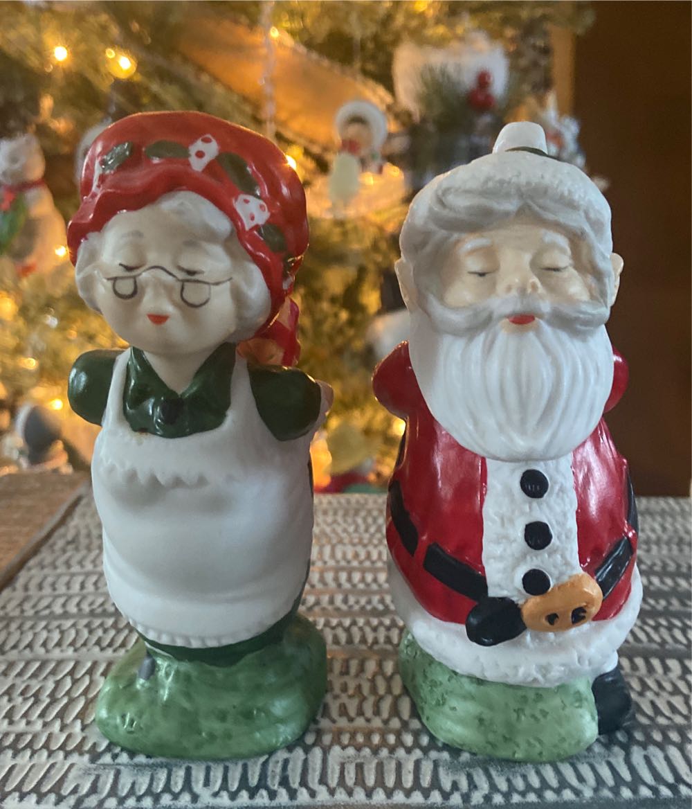 Christmas. Mr & Mrs Claus.   ornament collectible - Main Image 2