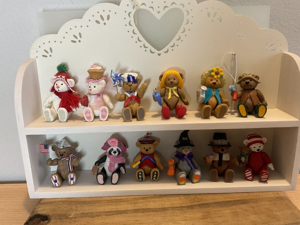 M&m’s Character Candy Dish Yellow Holding Up Red Holding Dish