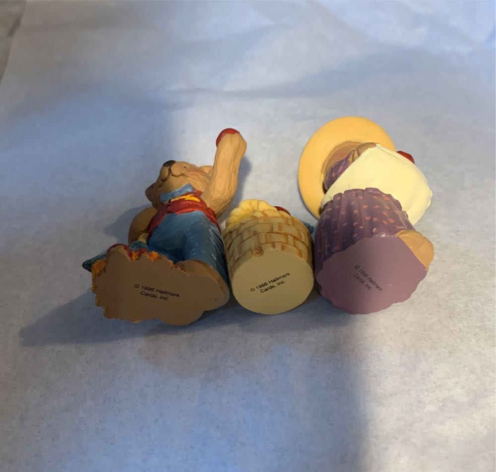 Hallmark Merry Miniatures Apple Harvest - Merry Miniatures A Collection Of Charm (Thanksgiving - Personalities 1997) ornament collectible [Barcode 015012390674] - Main Image 4