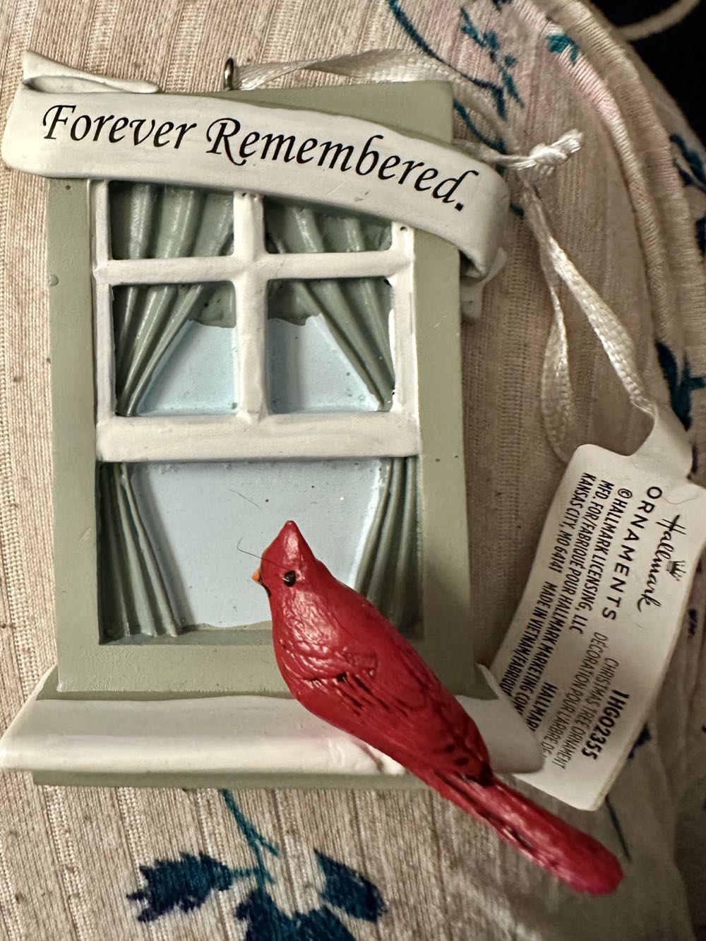 Forever Remembered - Tree Trimmers Collection (Window) ornament collectible [Barcode 763795670451] - Main Image 2
