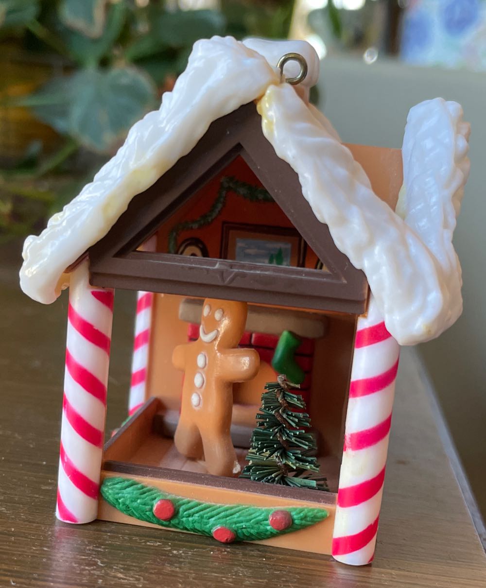 Gingerbread House  ornament collectible - Main Image 2