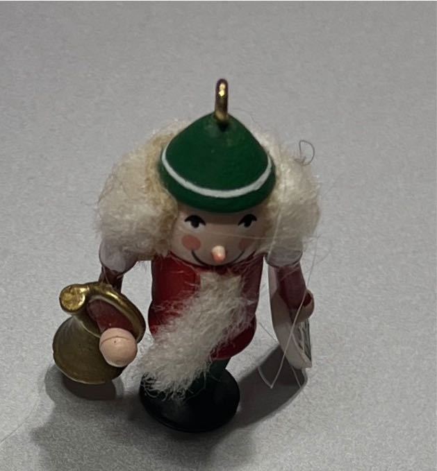 Wee Nutcracker  ornament collectible [Barcode 070000027680] - Main Image 3