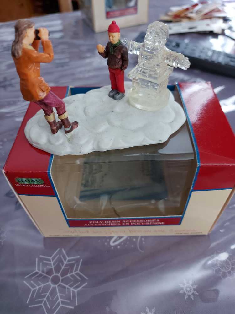 83289A Lemax : Snapshot With St. Nick  (Christmas) ornament collectible [Barcode 728162832894] - Main Image 2