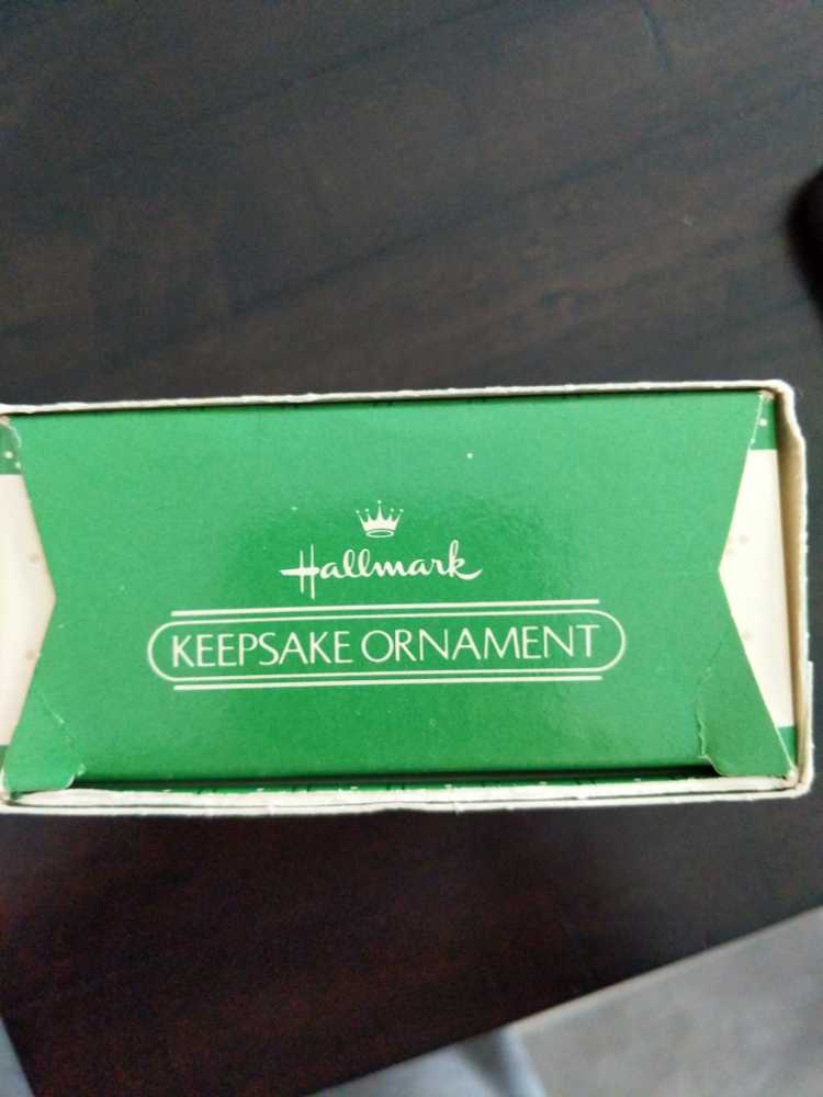 skating rabbit  ornament collectible - Main Image 3