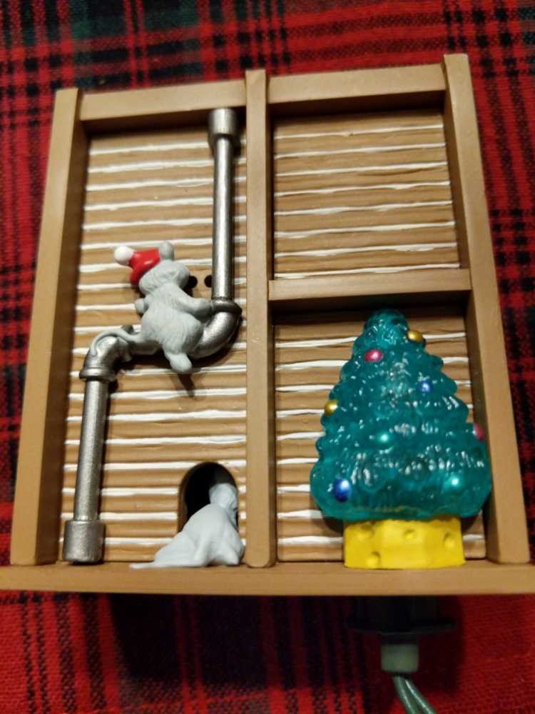 We Little Christmas - Magic ornament collectible - Main Image 2