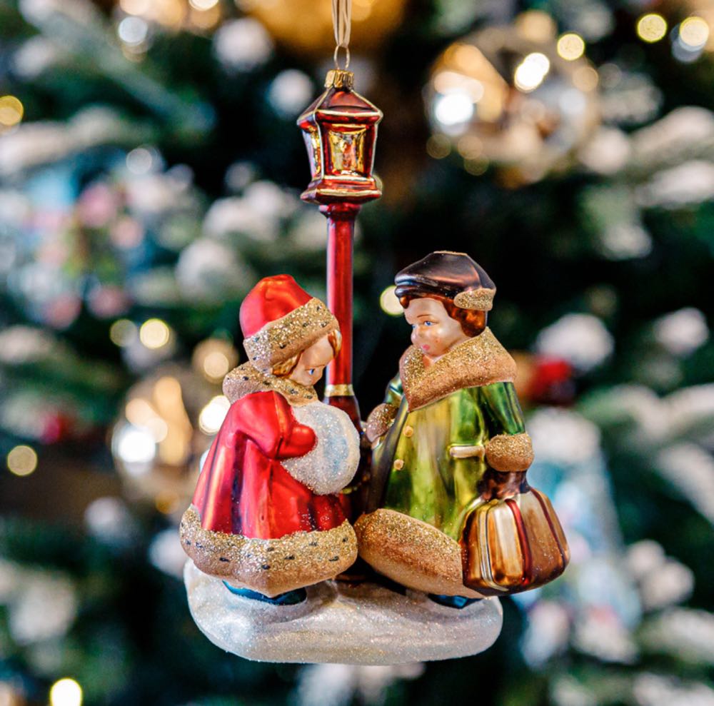 Santa By Road Sign / Mikołaj Przy Drogowym Znaku