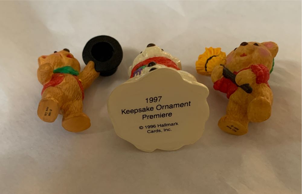 Snowbear Skiing - Merry Miniatures (Bear) ornament collectible [Barcode 015012390704] - Main Image 4