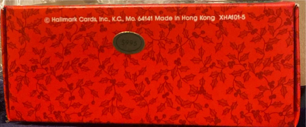 Hallmark Salt & Pepper Shakers - Salt And Pepper (Santa And Mrs. Claus) ornament collectible [Barcode 795902124199] - Main Image 2