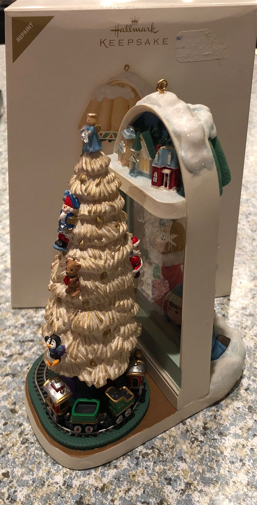 The Little Window - Shoppers (Repaint) - Christnas Window (Christmas Windows) ornament collectible [Barcode 795902050535] - Main Image 4