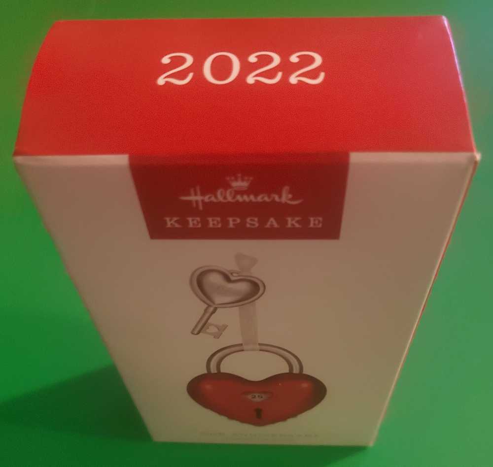 Our Anniversary Lock And Key Metal - Couples (Hearts) ornament collectible [Barcode 763795726615] - Main Image 4