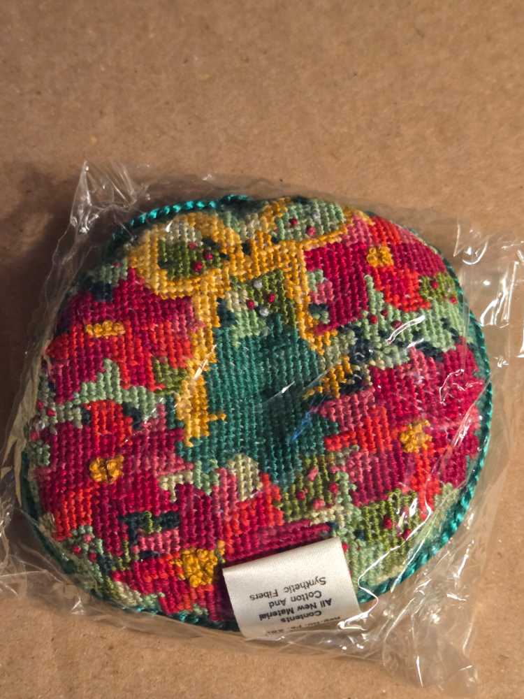 Needlepoint Wreath - Sewing (Sewing) ornament collectible - Main Image 4