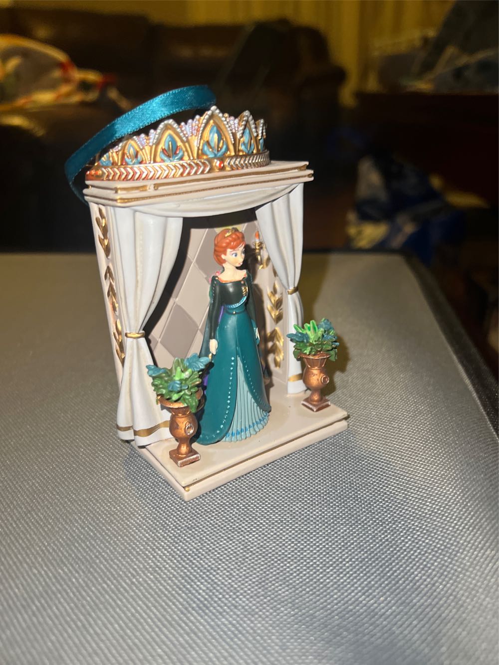 Princess Anna  ornament collectible - Main Image 2
