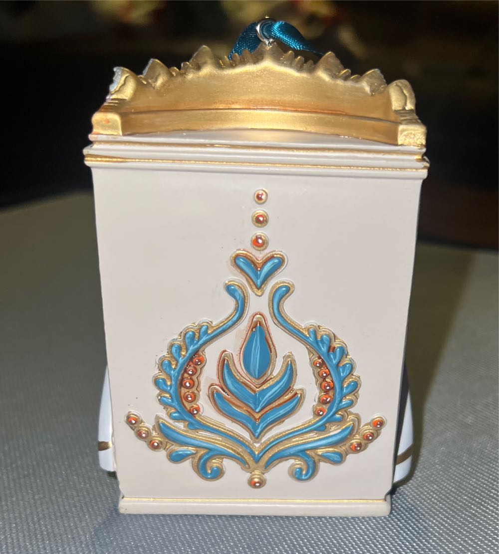 Princess Anna  ornament collectible - Main Image 3