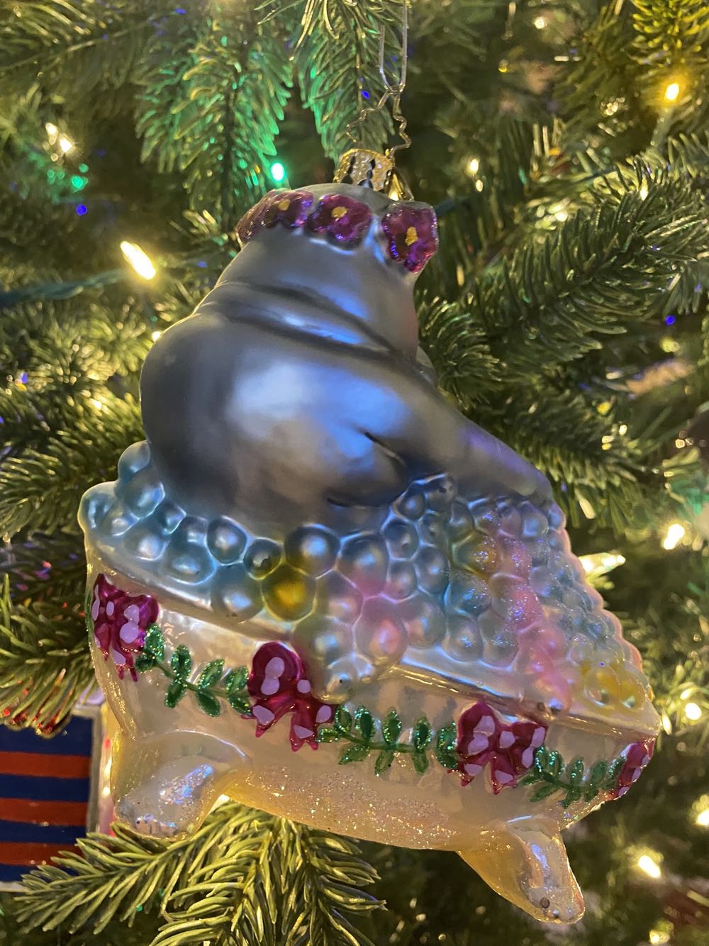 Bubble’s Bath  ornament collectible - Main Image 2