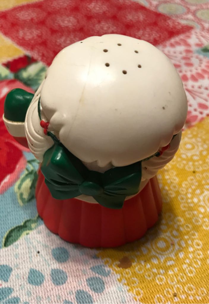 S&P - Mrs. Claus Salt Shaker - Clauses (Salt & Pepper Shakers) ornament collectible - Main Image 2
