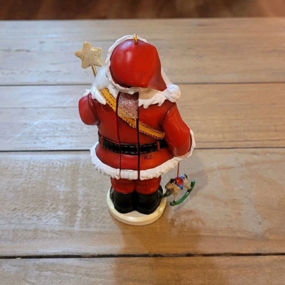 Santa Nutcracker - 2005 KOCC - Club Exclusive (Santa Nutcracker) ornament collectible - Main Image 4