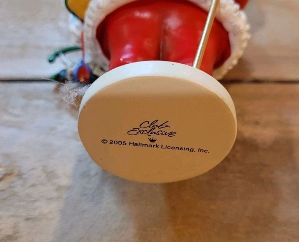 Santa Nutcracker - 2005 KOCC - Club Exclusive (Santa Nutcracker) ornament collectible - Main Image 5